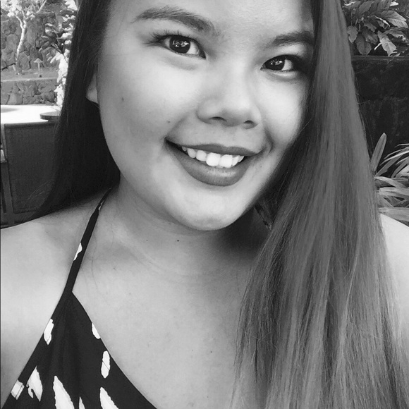 Meet Your Posher, Chelsie! - Picture 2 of 6